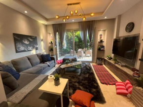 Luxury 1BR with Garden